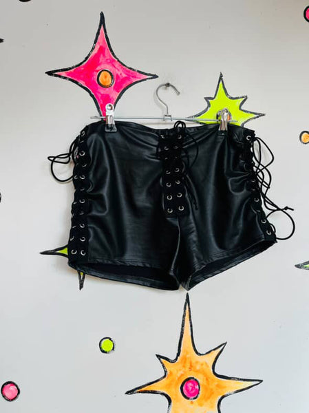 Vintage Y2K Black Lace-Up Stretch Hot Pants Vegan Leather Goth Shorts – NWT - S