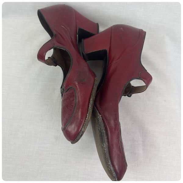 1940s Scarlet Cherry Red Sweetheart Marjanes | Red Leather Heels Pumps Size 8.5