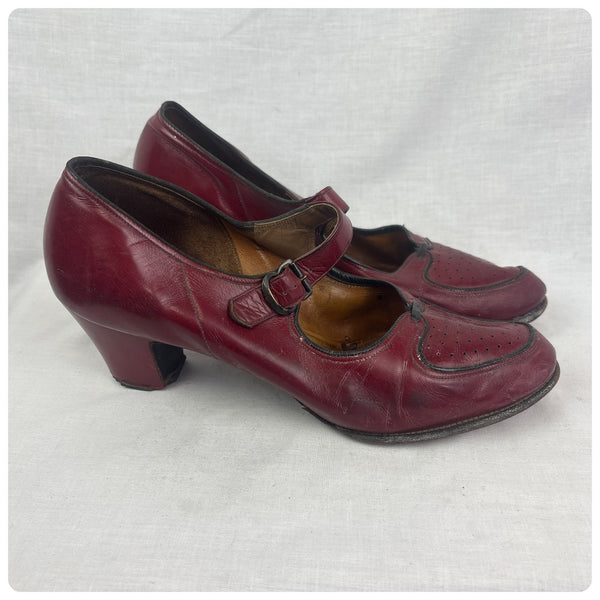 1940s Scarlet Cherry Red Sweetheart Marjanes | Red Leather Heels Pumps Size 8.5