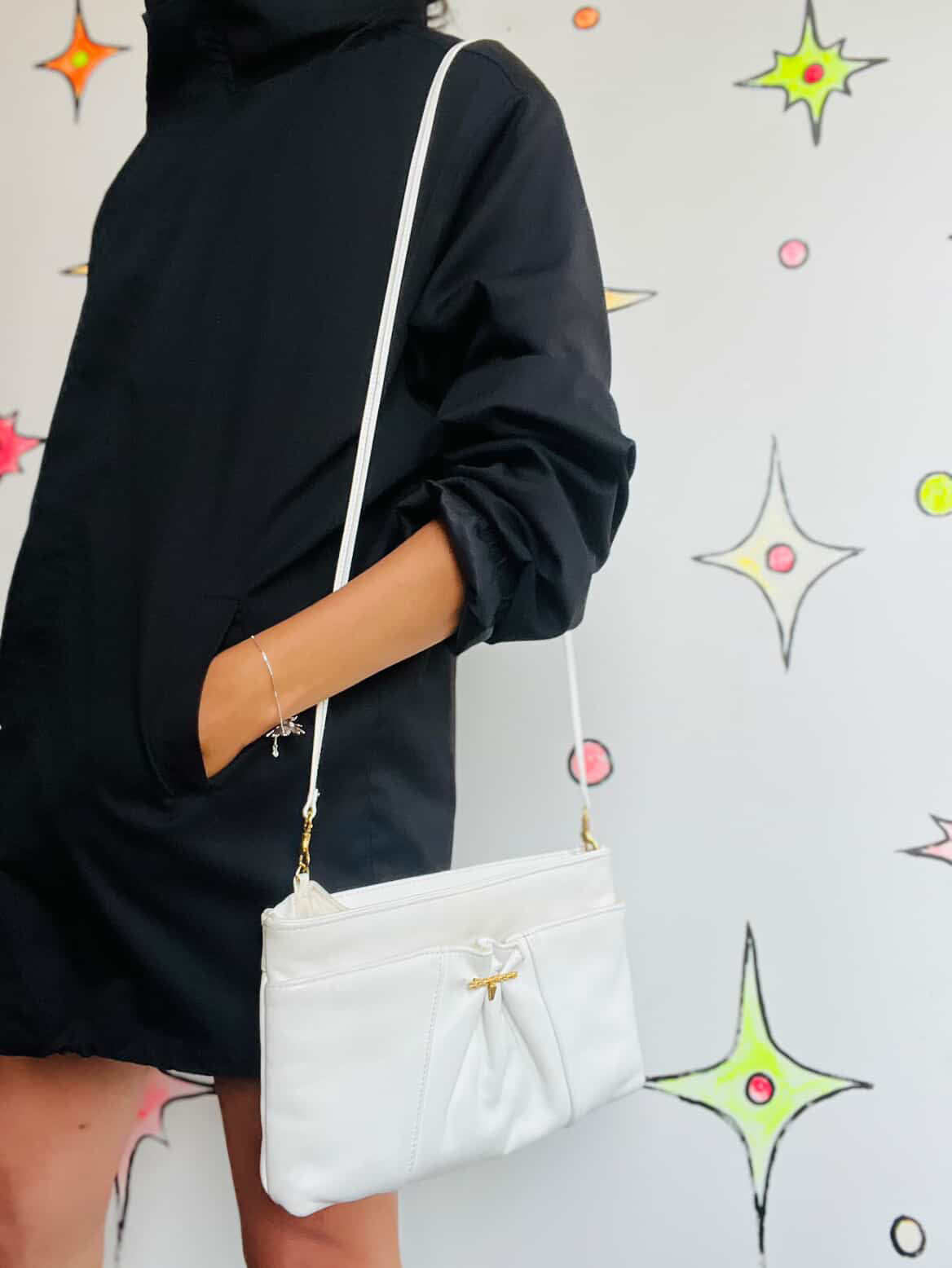 Vintage 1980s Elegant White Leather Crossbody Purse w/ Gold Hardware