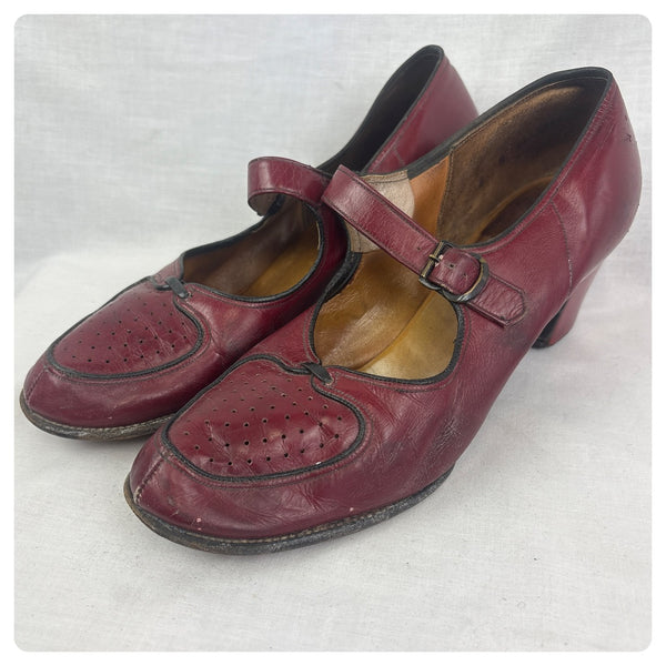 1940s Scarlet Cherry Red Sweetheart Marjanes | Red Leather Heels Pumps Size 8.5