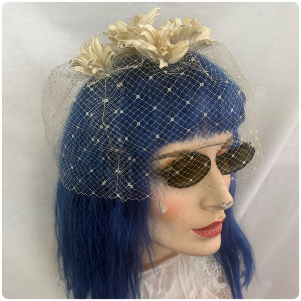 Vintage Creamy Off White Veil | 1940s–50s Mesh Floral Headpiece with Flowers