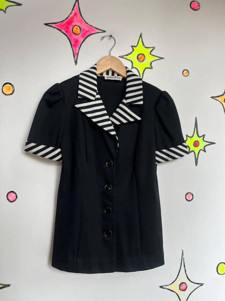 Vintage 60s 70s Black & White Groovy Striped MOD Top - Dagger Collar - Small