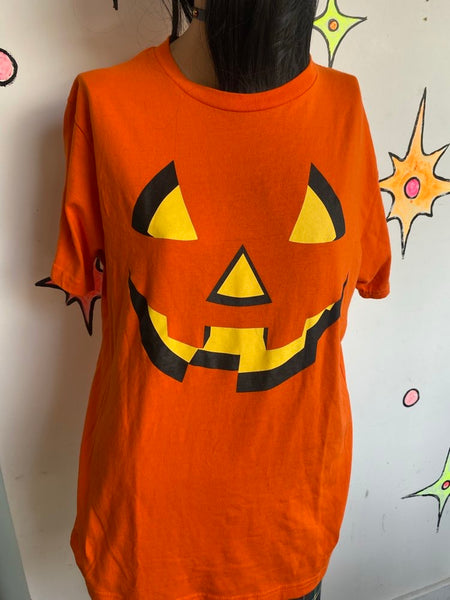 Halloween Jack-O-Lantern Tee Spooky Pumpkin Graphic Shirt Trick or Treat Vibes M