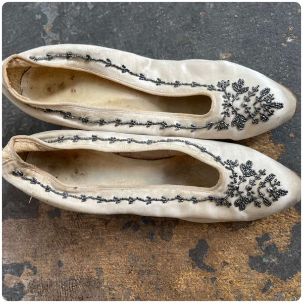 Antique 1900s Victorian Cream Silk Beaded Wedding Shoes - 5.5 - Museum-Worthy
