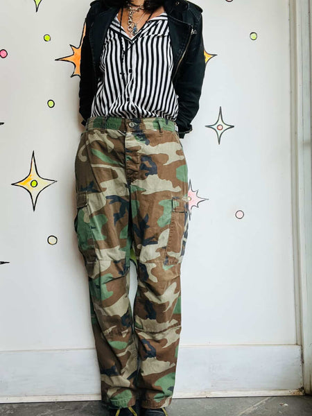 Vintage 90s Y2K Camo Cargo Pants - Grunge Boho Streetwear - 32.5" Waist