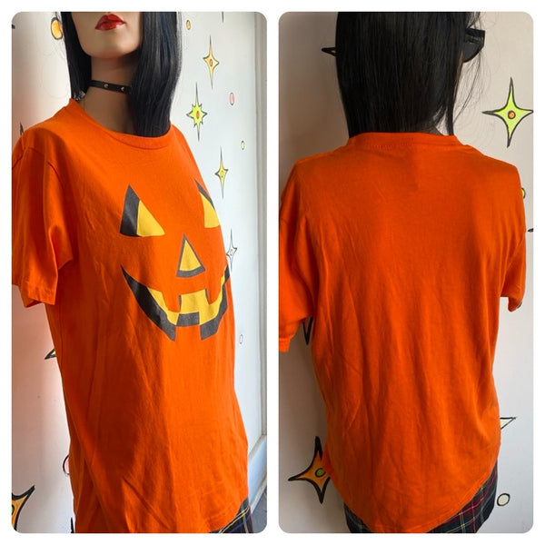Halloween Jack-O-Lantern Tee Spooky Pumpkin Graphic Shirt Trick or Treat Vibes M