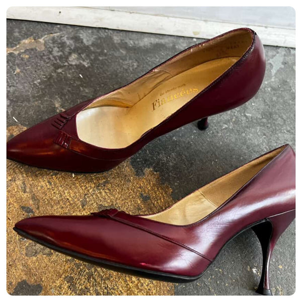 Vintage 1960s Oxblood Burgundy Leather Pumps – Pointed Toe High Heels – Size 7.5