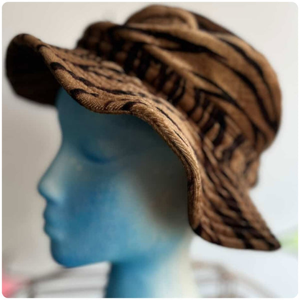 90s Y2K Tiger Stripe Velvet Bucket Hat – Animal Print Grunge Glam – Fuzzy Hat