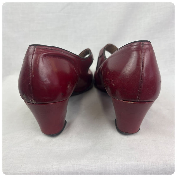 1940s Scarlet Cherry Red Sweetheart Marjanes | Red Leather Heels Pumps Size 8.5
