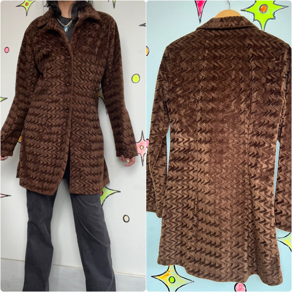 Vintage 90s does 70s | Retro Brown Velvet Coat with Big Collar | Size M
