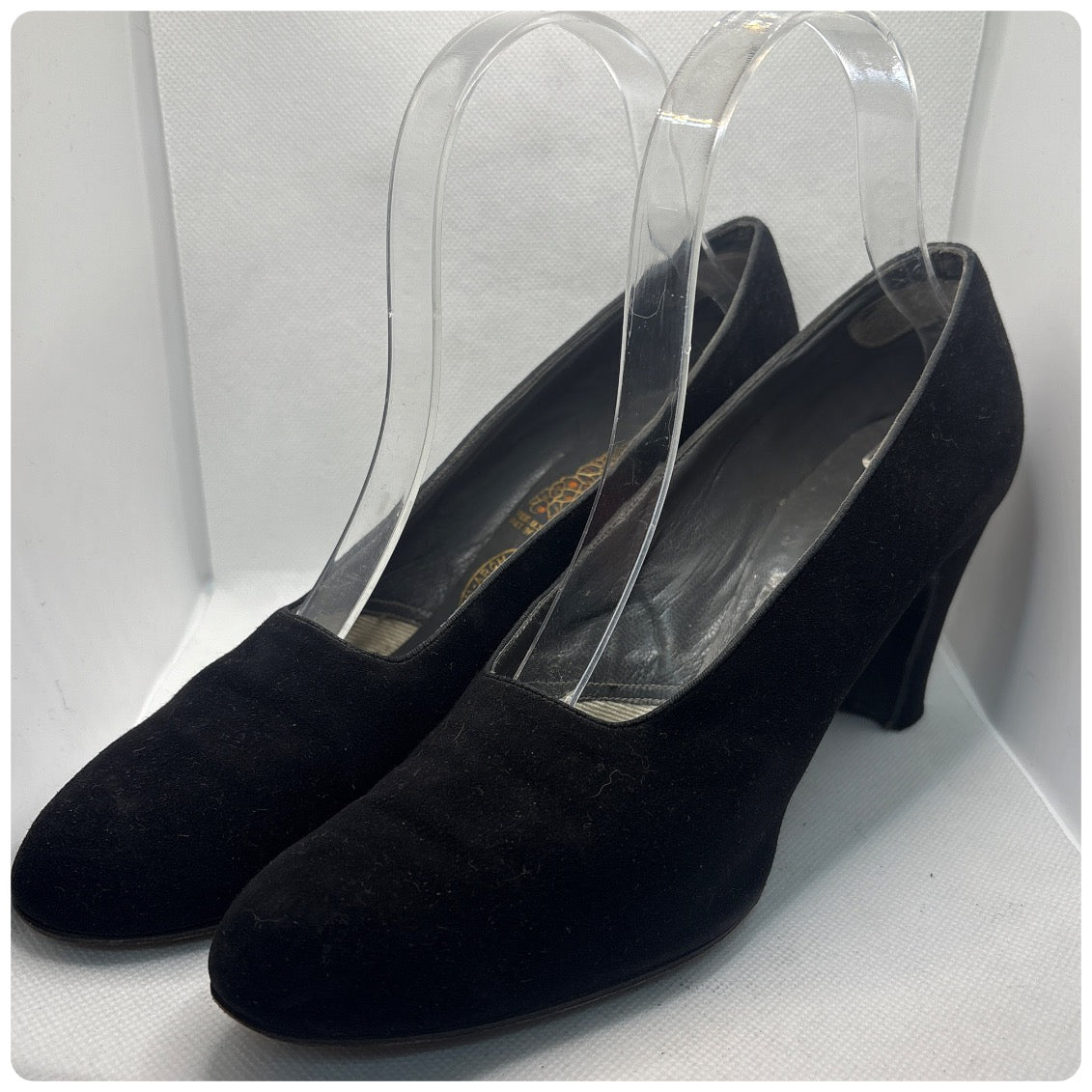 1950s–60s Minimal Black Suede Pumps – Round Toe – Peacock Shoe Shop 7.5 Narrow