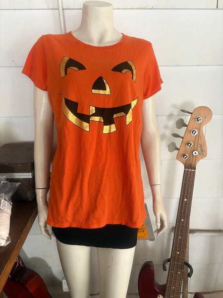 Halloween Jack-O-Lantern Tee Spooky Pumpkin Graphic Shirt Trick or Treat Vibes L