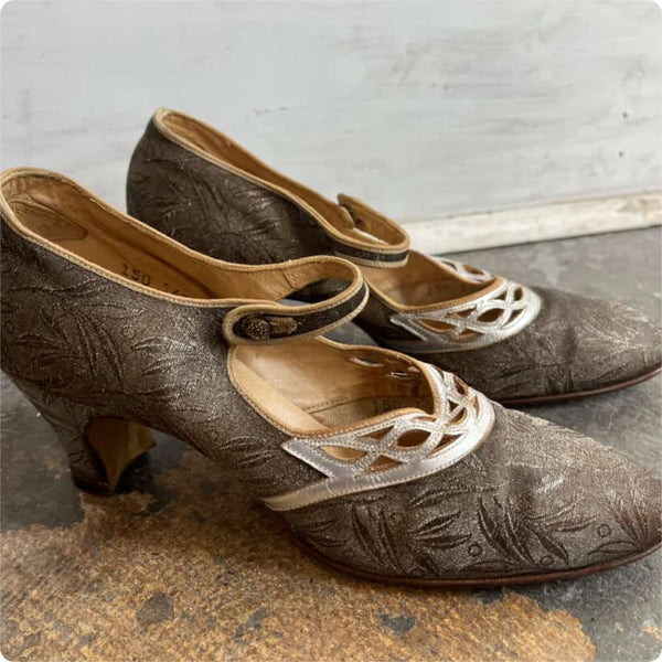 Antique 1920s Art Deco Silver Mary Jane Flapper Pumps – Cutout Detail – 6 6.5