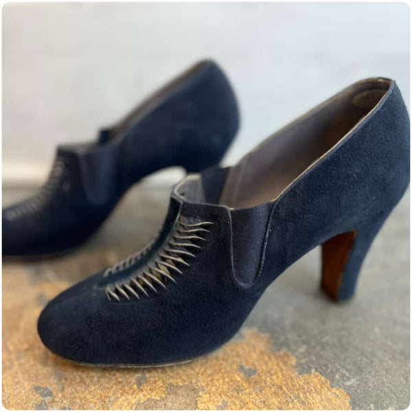 Vintage 1930s Navy Blue French Suede Heels – Cage Cut Out Design – Size 7.5