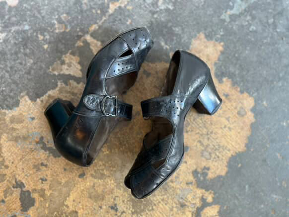 1940s Black Leather Peep Toe Mary Jane Heels - Enna Jettick - Size 8