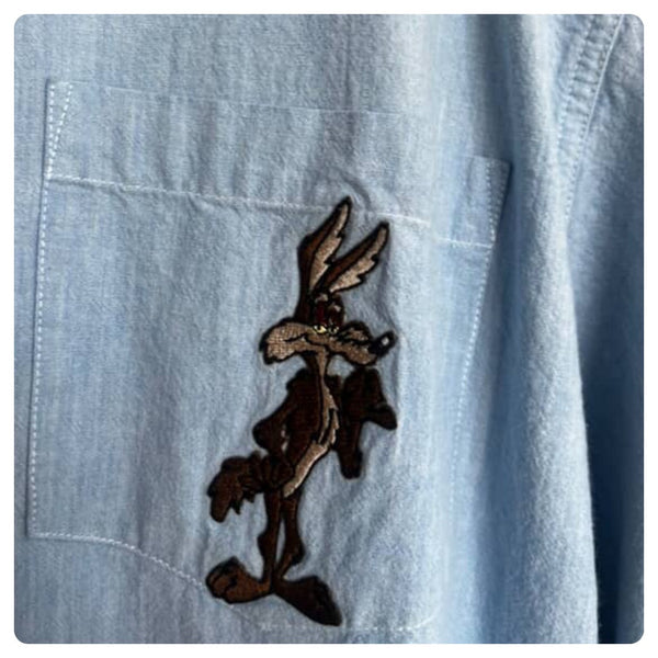 Vintage 90s | Looney Tunes Embroidered Shirt | Roadrunner Wiley Coyote