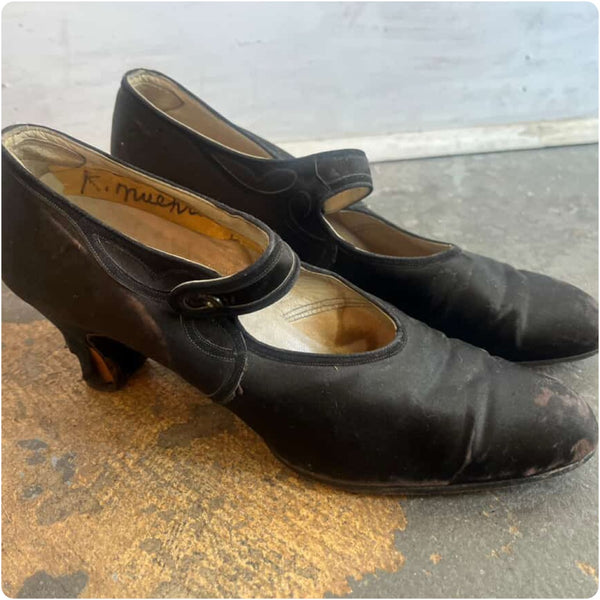 Antique 1920s Black Silk Mary Jane Pumps – Art Deco Heels – Size 8/8.5