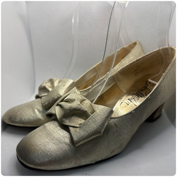 Vintage 60s Gold Metallic Brocade Heels - Square Bow Tips - Low Heel Pumps - 6