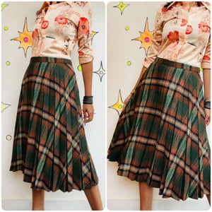 1950s Plaid Pleated Twirl Skirt – Fit & Flare Pin-Up Grunge Schoolgirl Style – M