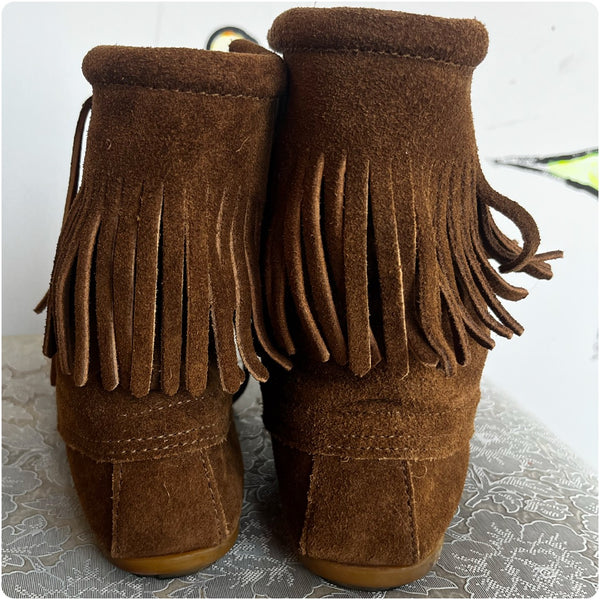 Minnetonka Moccassins | Leather Suede Fringe Moccasin Booties Boots | Size 7