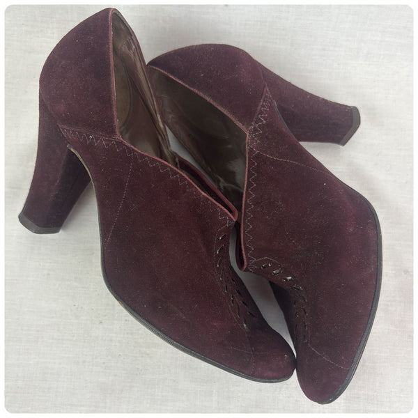 Vintage 1930s 40s Burgundy Suede Pumps w Embroidered Detailing 5.5 or snug 6