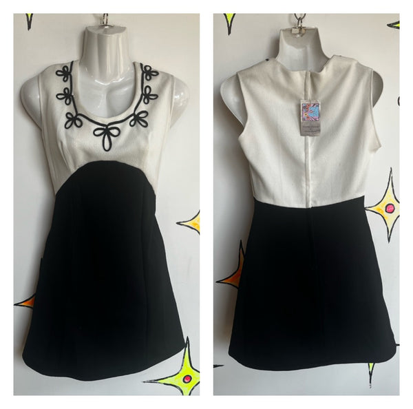 Vintage 1960s 60s | Black and White GoGo Mod Mini Dress | Size M