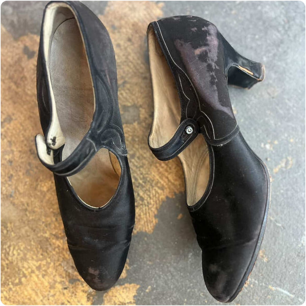 Antique 1920s Black Silk Mary Jane Pumps – Art Deco Heels – Size 8/8.5