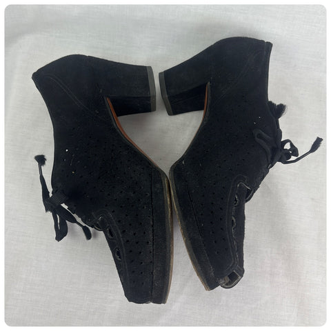 Vintage 1930s 40s Black Suede Lace Up Peeptoe Pumps w Cut Out Detailing 7.5 - 8