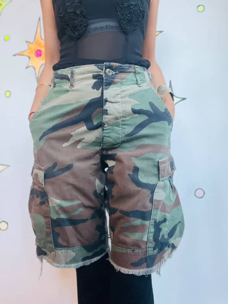 Vintage 90s Y2K Camo Utility Cargo Shorts - Grunge Boho Streetwear - S