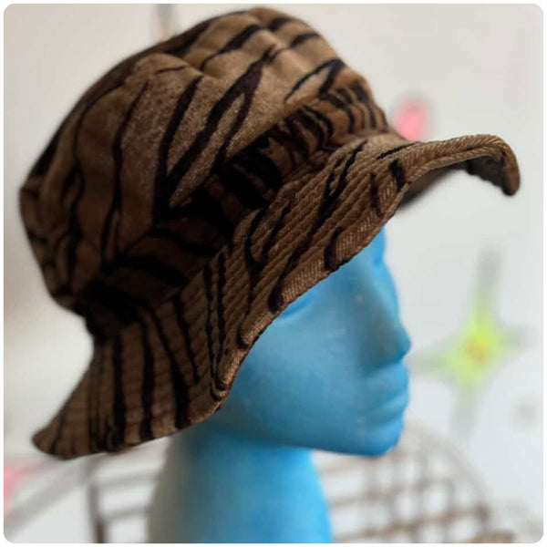 90s Y2K Tiger Stripe Velvet Bucket Hat – Animal Print Grunge Glam – Fuzzy Hat