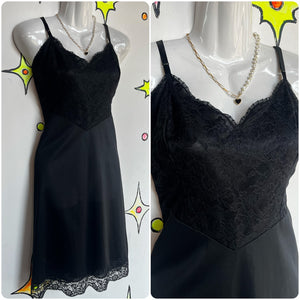 Vintage 1950s 60s | Black Lace Vanity Fairy Fairy Goth Grunge Lingerie Slip | 36