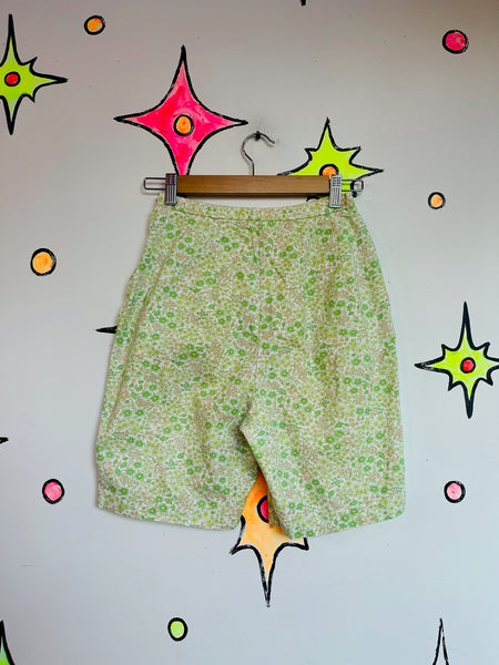 Vintage 50s 60s Green Floral High Waisted Pedal Pushers Capri Shorts – Small 3/4