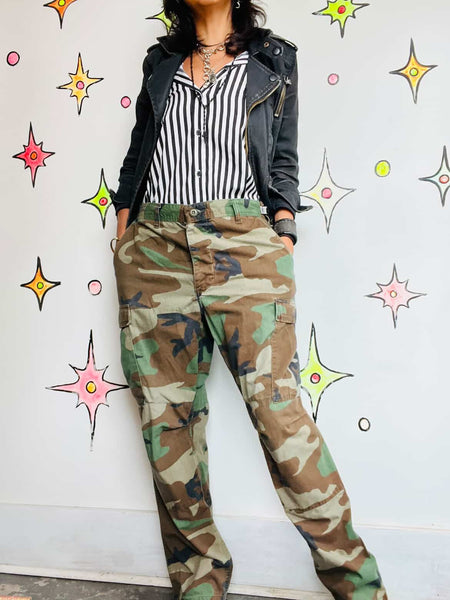 Vintage 90s Y2K Camo Cargo Pants - Grunge Boho Streetwear - 32.5" Waist