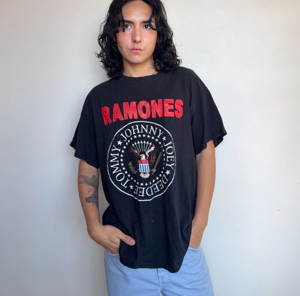 Ramones Graphic Concert Tee Thrashed Punk Rock & Roll Metal Grunge T-Shirt