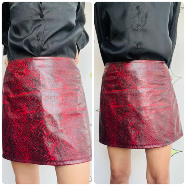 Vintage 90s Red Vegan Leather Snakeskin Mini Skirt – Mall Goth Emo Grunge – 5/6