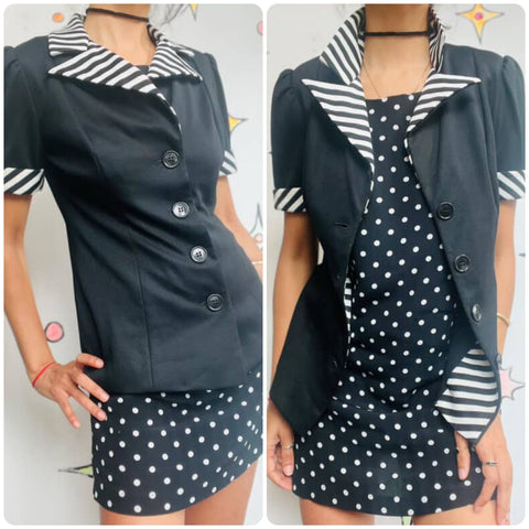 Vintage 60s 70s Black & White Groovy Striped MOD Top - Dagger Collar - Small