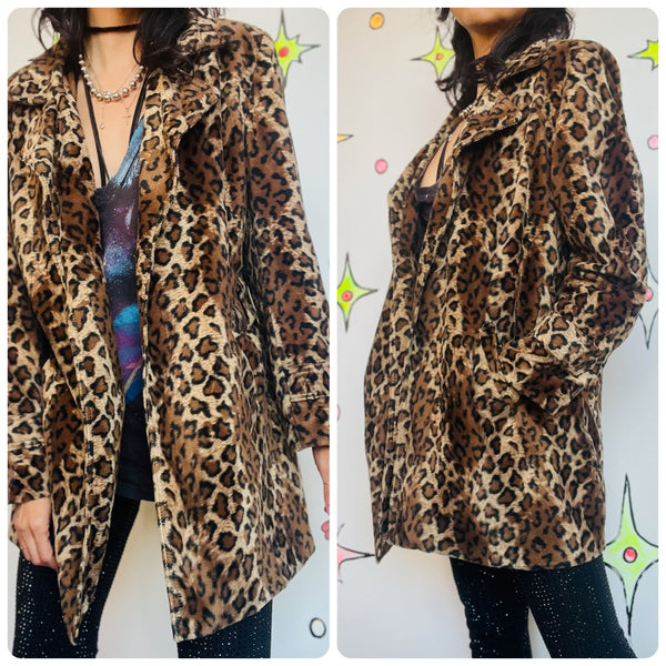 Vintage 90s Leopard Print Vegan Fur Coat – Boho Grunge Western Glam (S/M)