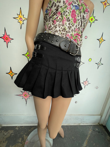 Y2K Black Ultra Mini Pleated Skirt Skort | Mall Goth Buckle Hardware – Size M