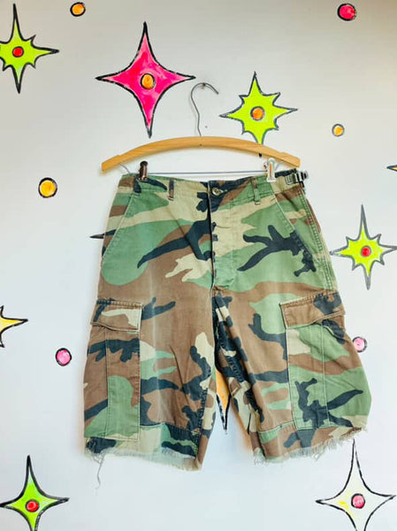 Vintage 90s Y2K Camo Utility Cargo Shorts - Grunge Boho Streetwear - S