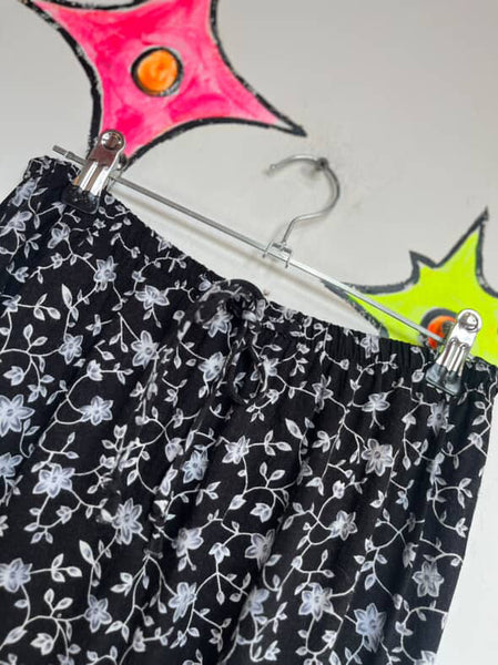 Vintage 90s Black Floral Fairy Grunge Maxi Skirt – Whimsy Goth Boho Vibes – Sz 4