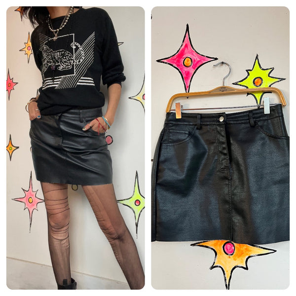 Vintage Y2K | Faux Leather Vinyl Mall Goth Emo Witch Grunge Black Mini Skirt | M