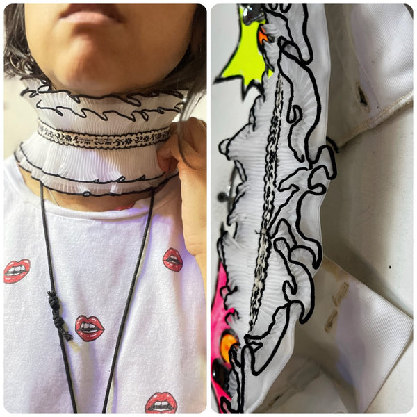 Vintage White Lace Ruffle Cravat 60s | Victorian Edwardian | Clown Collar