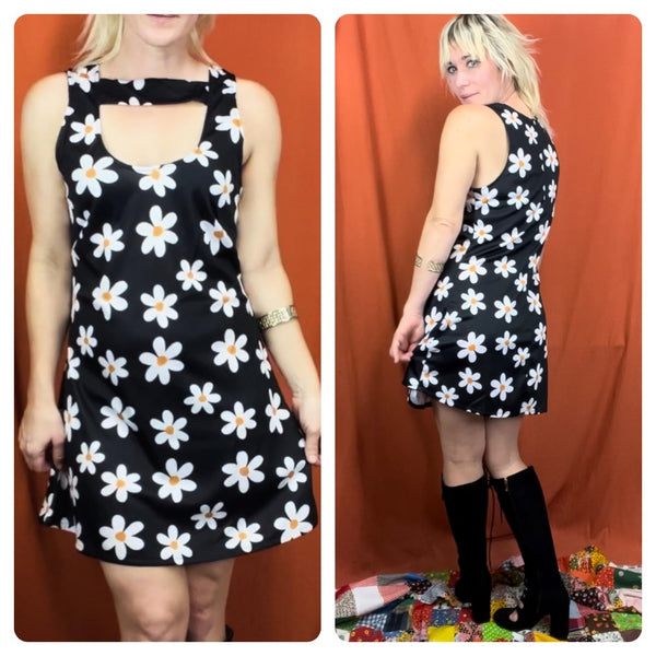 Retro 90s does 60s 70s | MOD GoGo Psychedelic Disco Mini dress | Size Small