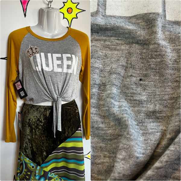 Vintage Y2K 2000s | Queen Long Sleeve Graphic Tee T Shirt Tank Crop Top | Small