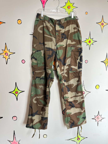 Vintage 90s Y2K Camo Cargo Pants - Grunge Boho Streetwear - 32.5" Waist