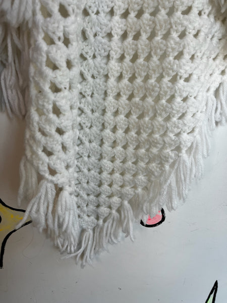 Vintage 70s White Crochet Poncho | Boho Western Festival Cape Shawl | Fringe