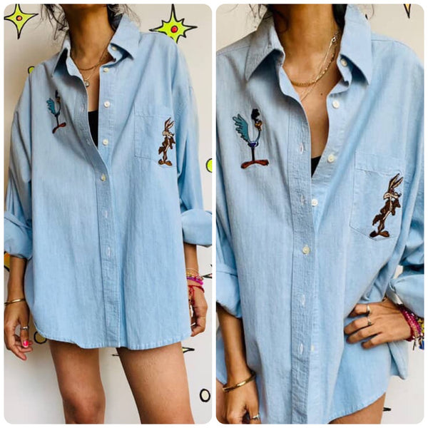 Vintage 90s | Looney Tunes Embroidered Shirt | Roadrunner Wiley Coyote