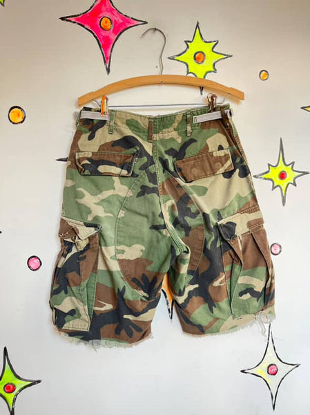 Vintage 90s Y2K Camo Utility Cargo Shorts - Grunge Boho Streetwear - S