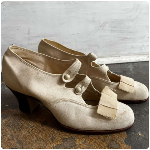 Edwardian Off White Canvas Double Strap Mary Jane Shoes Vintage Pumps 5 / 5.5